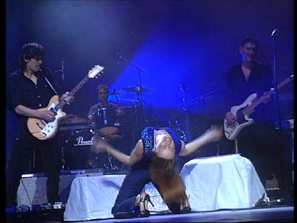 KYLIE MINOGUE 'SHOCKED'LIVE IN SIDNEY 1998